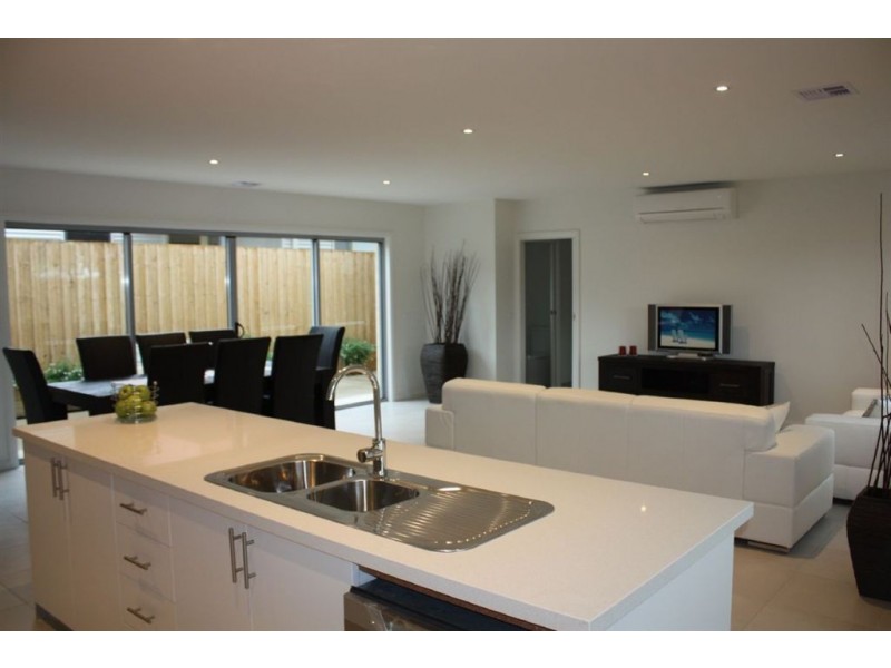 16 Grandview Grove, Inverloch VIC 3996