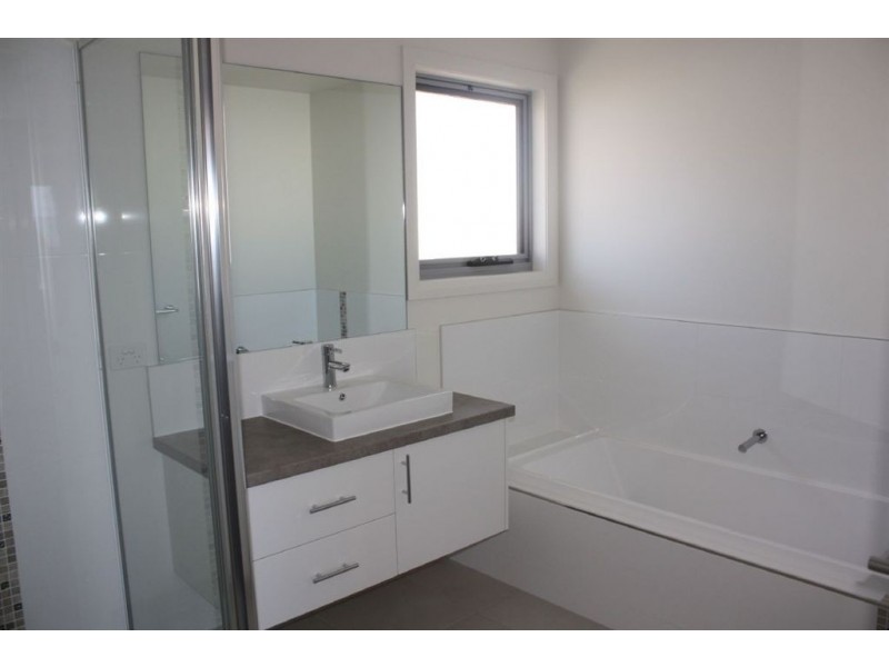 16 Grandview Grove, Inverloch VIC 3996