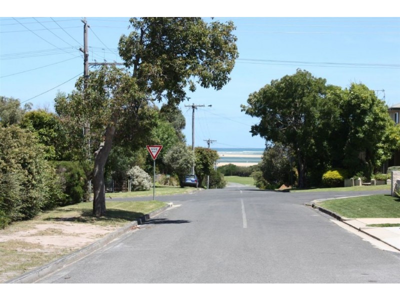 16 Grandview Grove, Inverloch VIC 3996