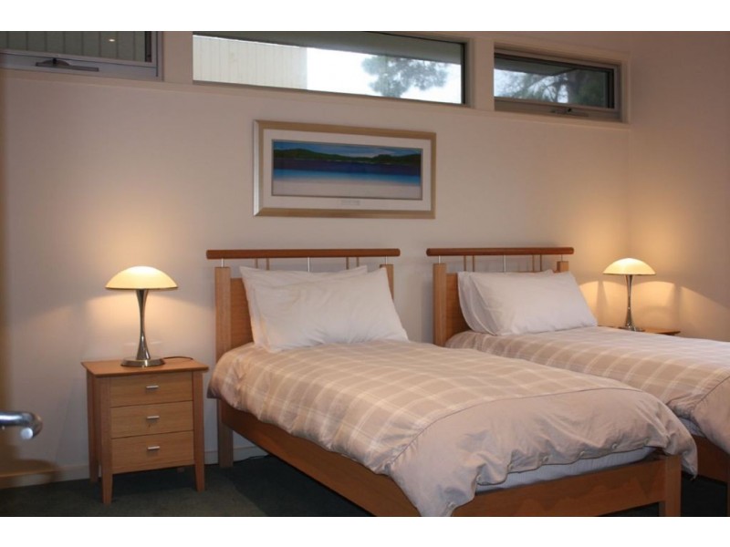 2 Sand Court, Inverloch VIC 3996