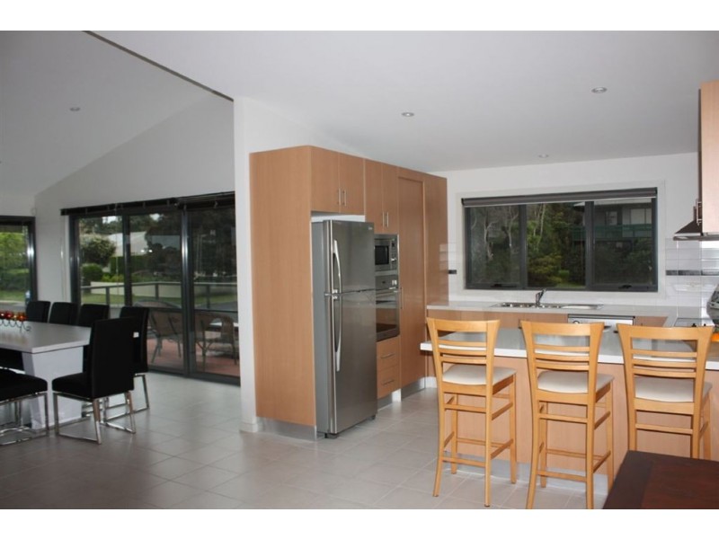 26 Bayview Avenue, Inverloch VIC 3996