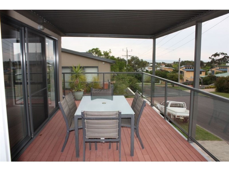 26 Bayview Avenue, Inverloch VIC 3996