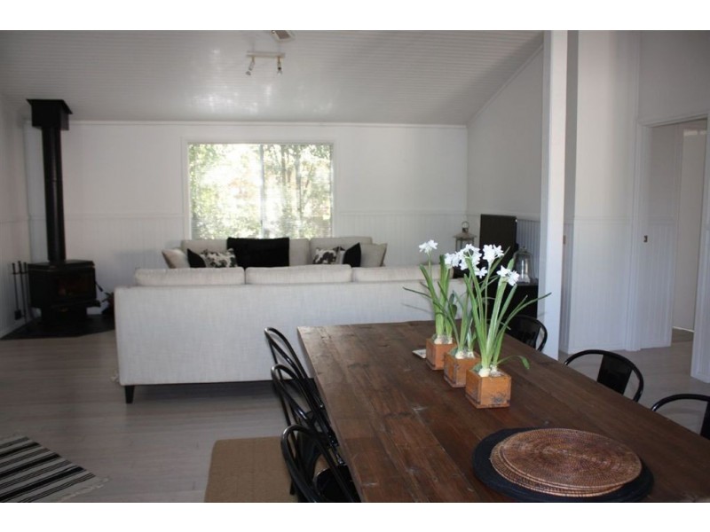 16 Leicester Square, Inverloch VIC 3996