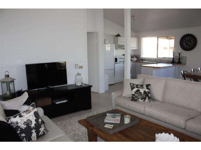 16 Leicester Square, Inverloch VIC 3996