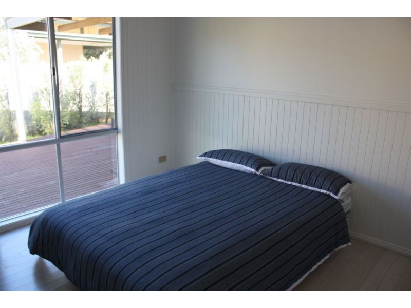 16 Leicester Square, Inverloch VIC 3996