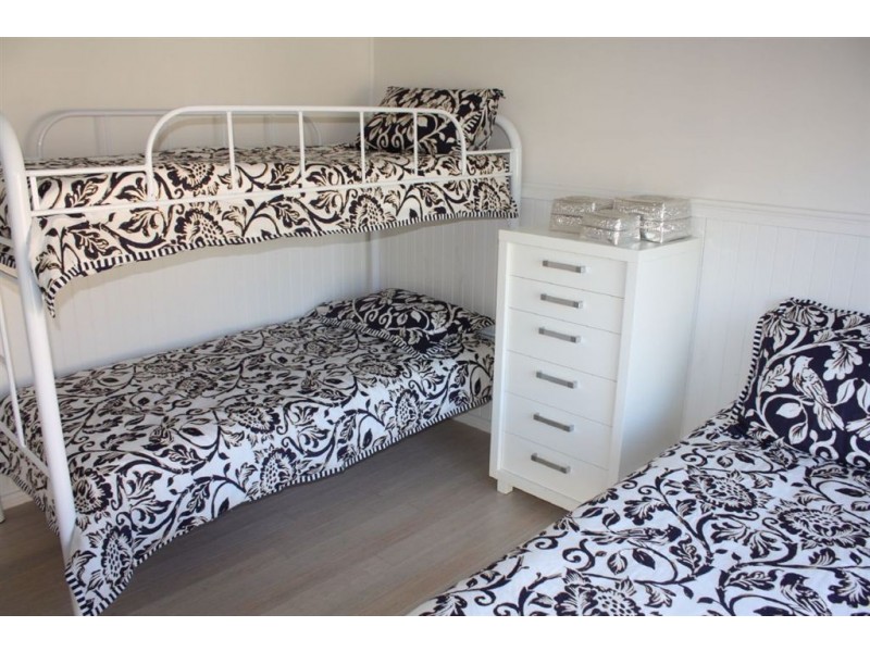 16 Leicester Square, Inverloch VIC 3996