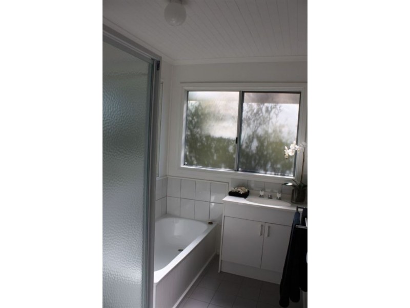 16 Leicester Square, Inverloch VIC 3996