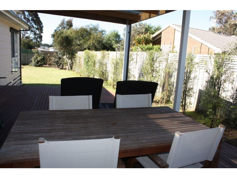 16 Leicester Square, Inverloch VIC 3996