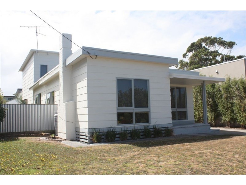71 Bayview Avenue, Inverloch VIC 3996