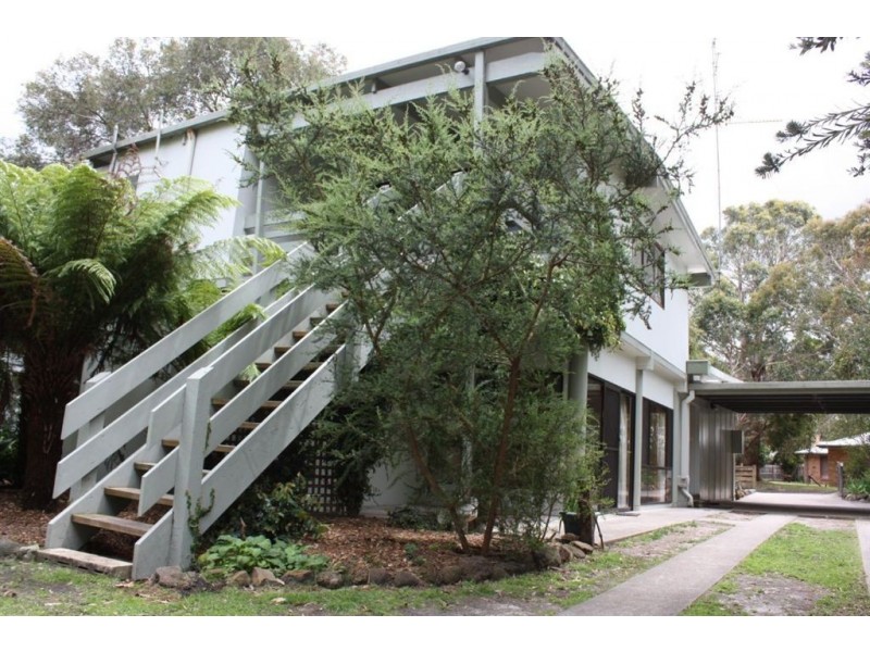 25 Beach Avenue West, Inverloch VIC 3996