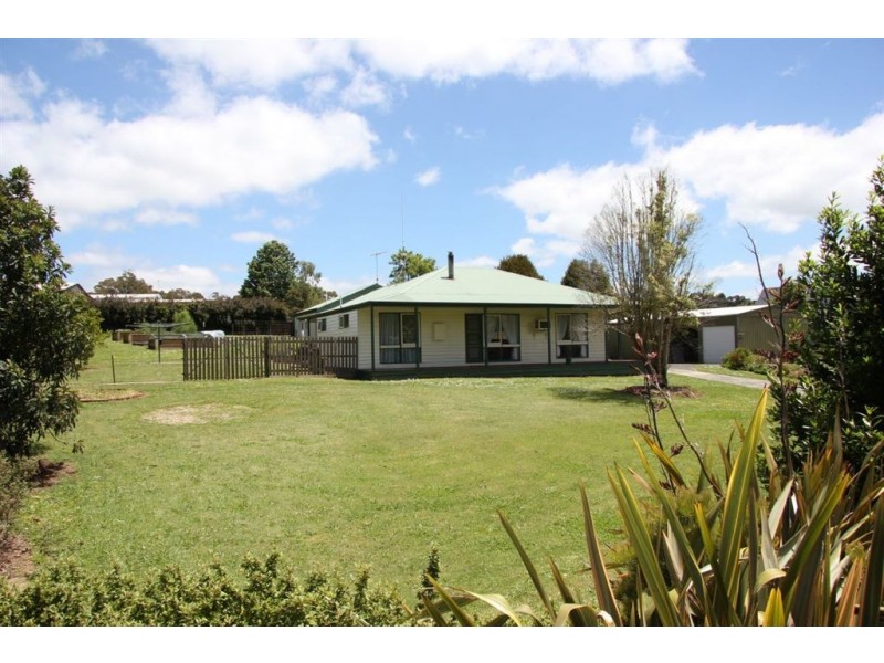 15 Balding Street, Mirboo North VIC 3871