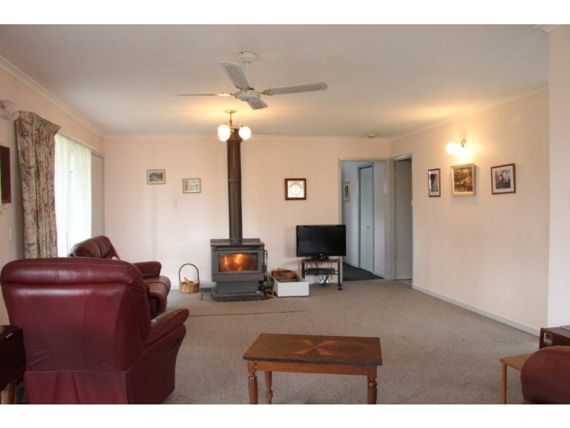 15 Balding Street, Mirboo North VIC 3871