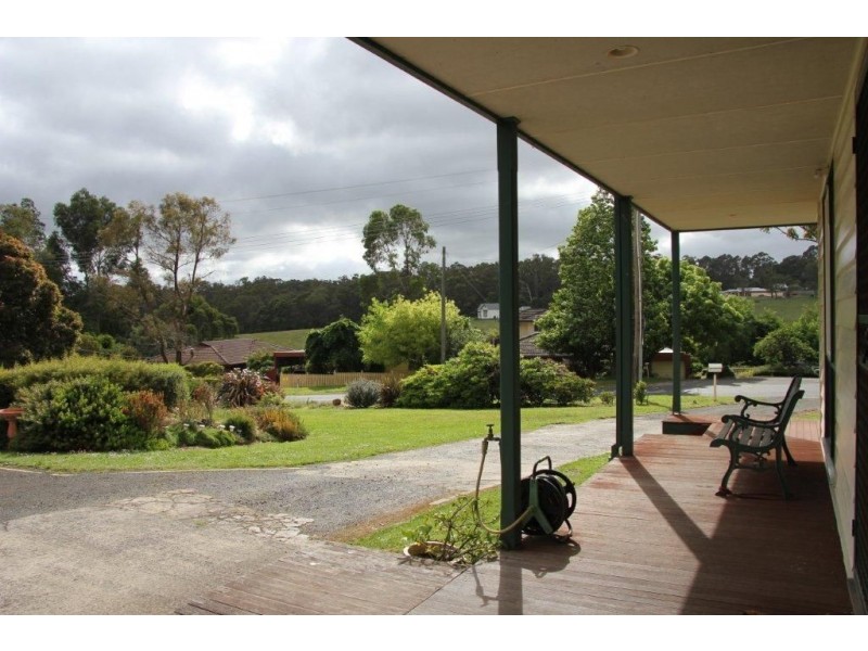 15 Balding Street, Mirboo North VIC 3871