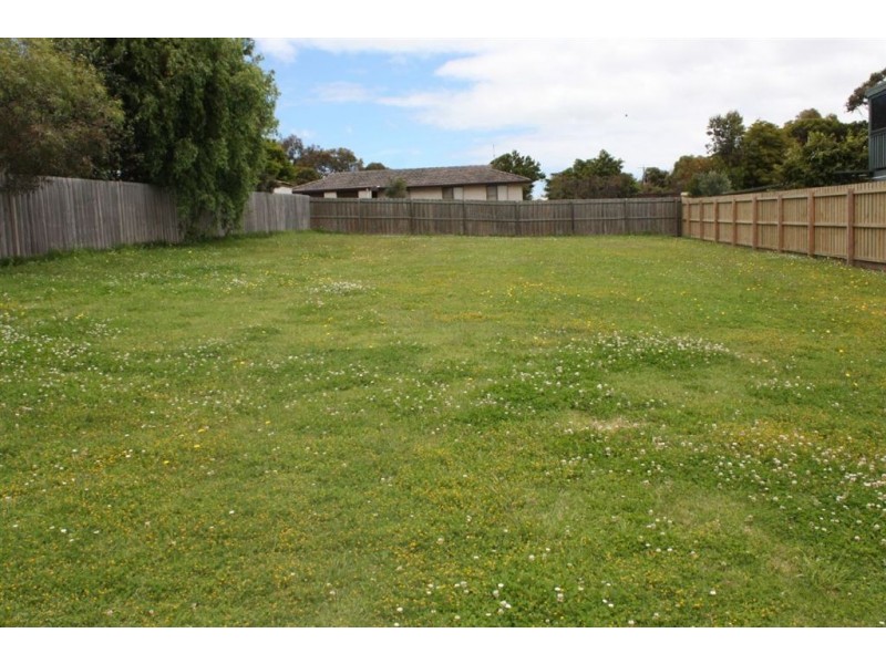 39 Sandy Mount Ave, Inverloch VIC 3996