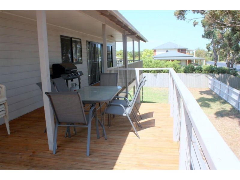 11 Hobson Place, Inverloch VIC 3996