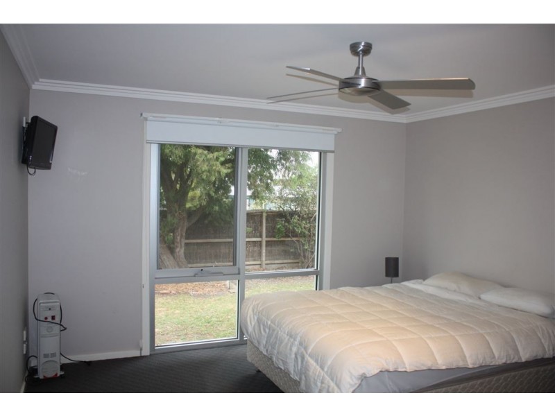 25 Darling Ave, Inverloch VIC 3996