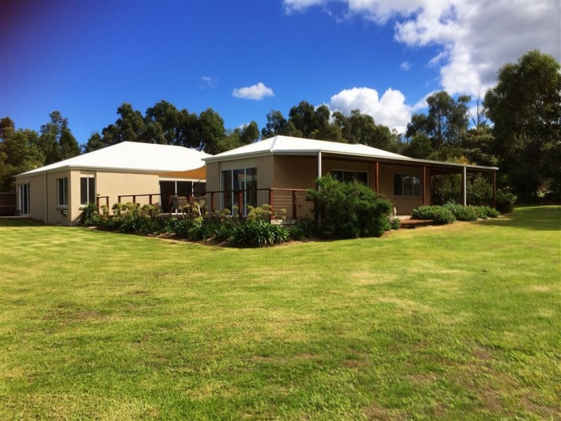 86 Albert Ruttle Drive, Inverloch VIC 3996