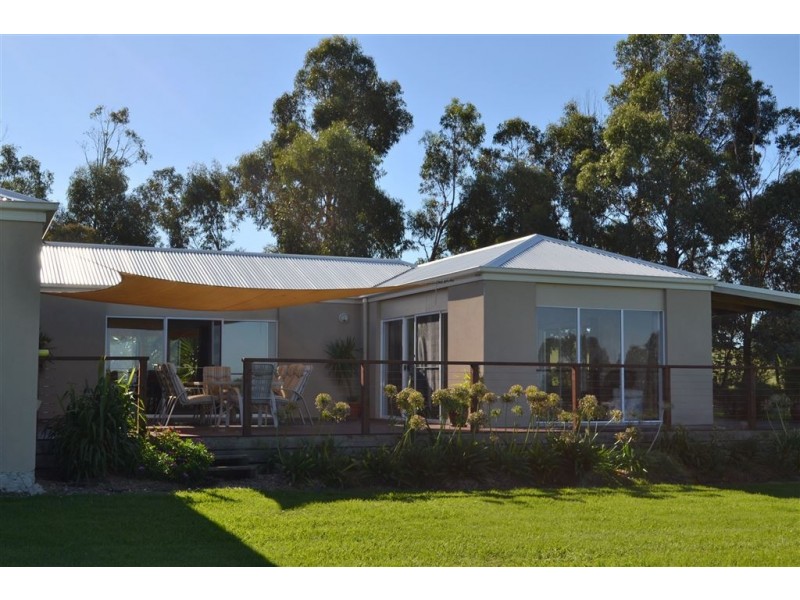 86 Albert Ruttle Drive, Inverloch VIC 3996