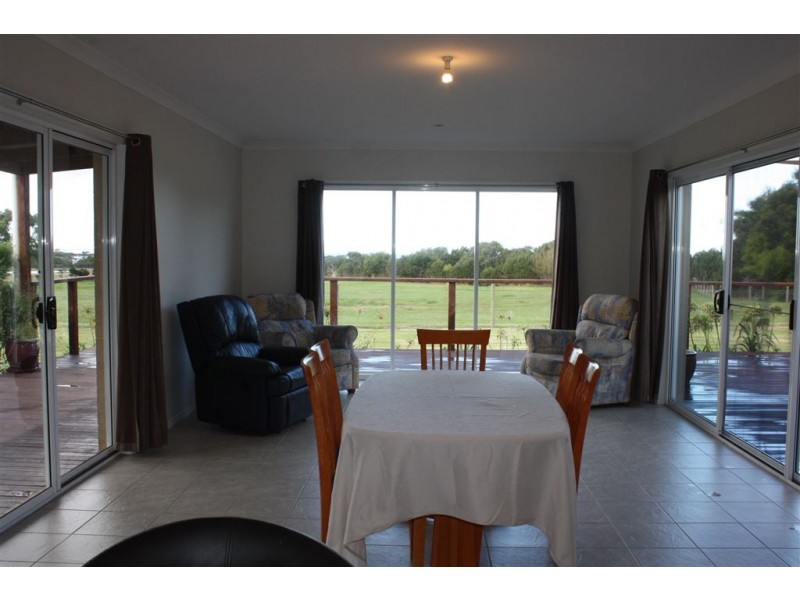 86 Albert Ruttle Drive, Inverloch VIC 3996