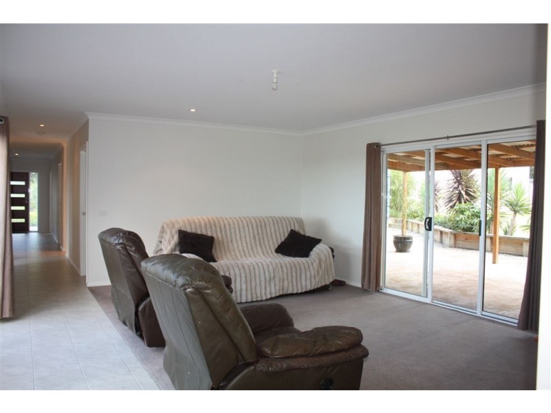 86 Albert Ruttle Drive, Inverloch VIC 3996