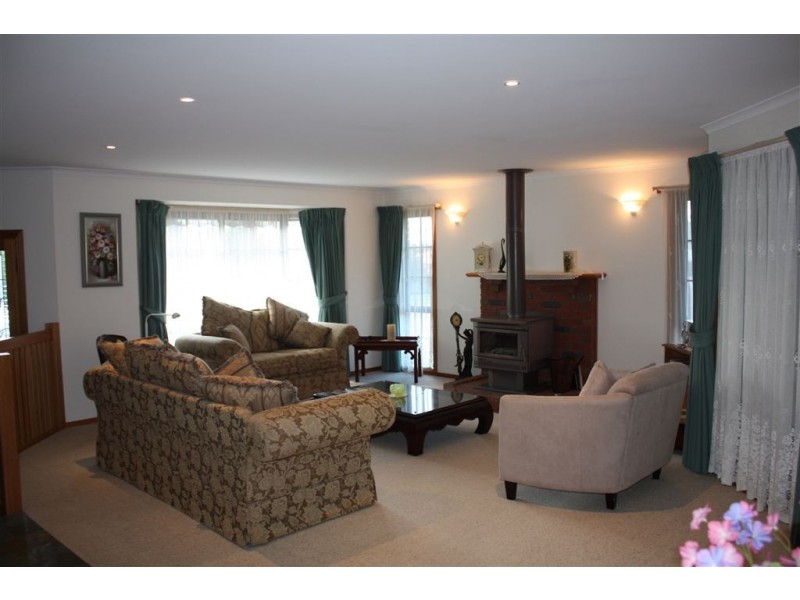 8 Leicester Square, Inverloch VIC 3996