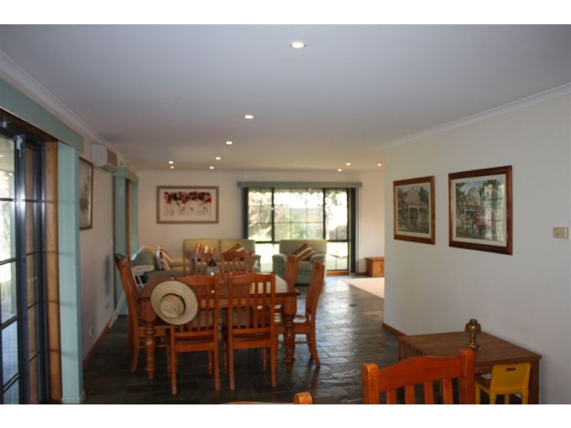 8 Leicester Square, Inverloch VIC 3996