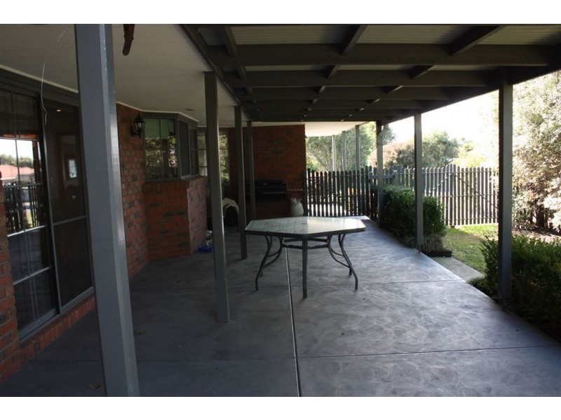 8 Leicester Square, Inverloch VIC 3996