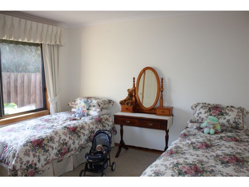 8 Leicester Square, Inverloch VIC 3996