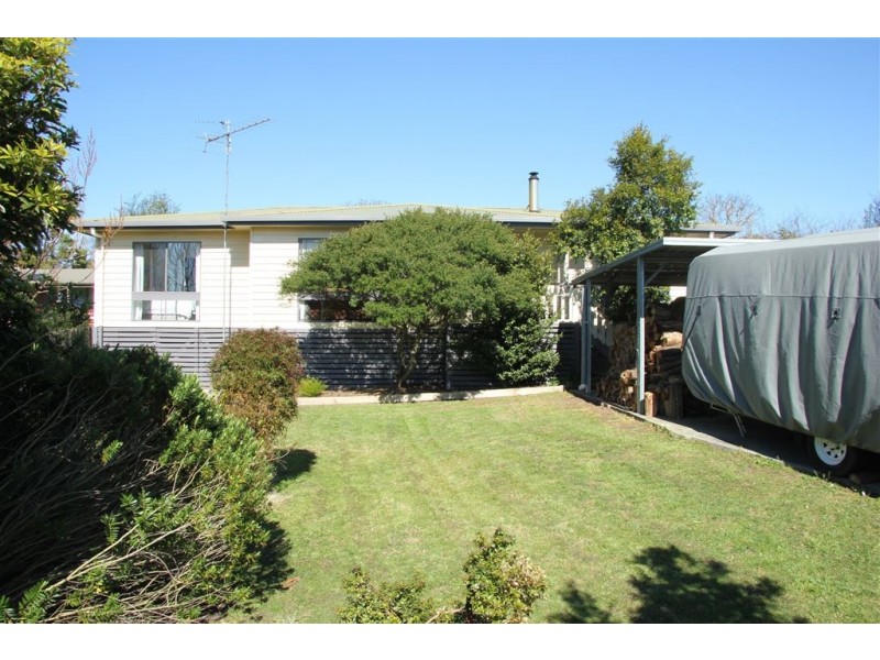 6 Railway Road, Mirboo North VIC 3871