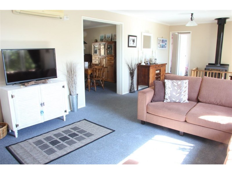 6 Railway Road, Mirboo North VIC 3871