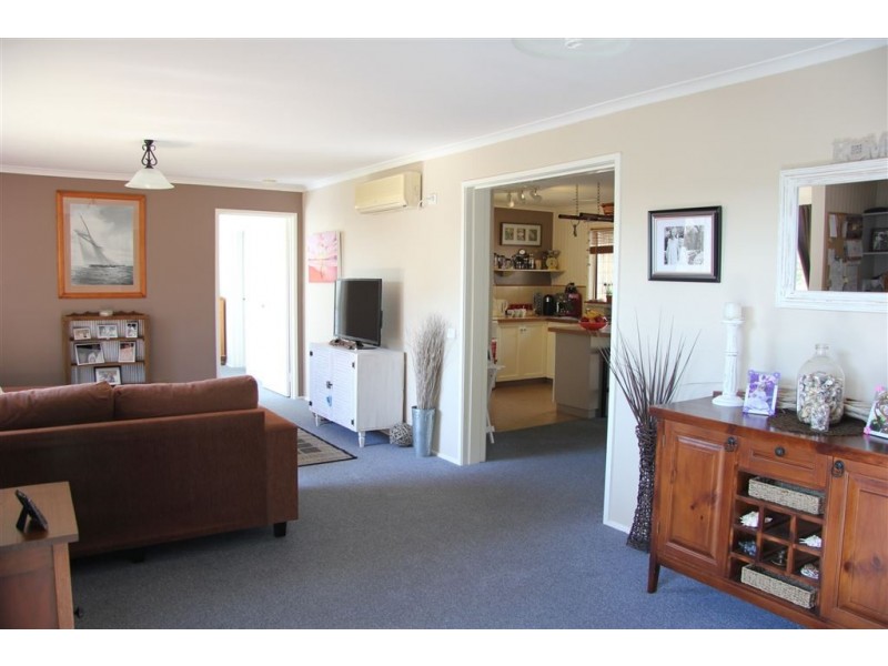 6 Railway Road, Mirboo North VIC 3871