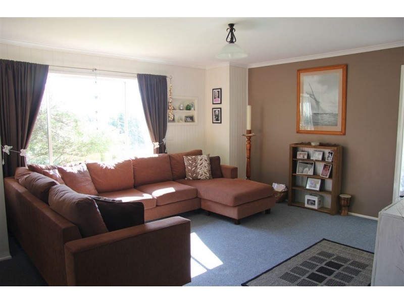 6 Railway Road, Mirboo North VIC 3871