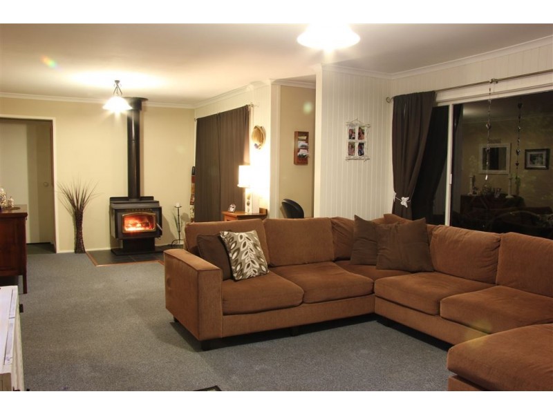 6 Railway Road, Mirboo North VIC 3871