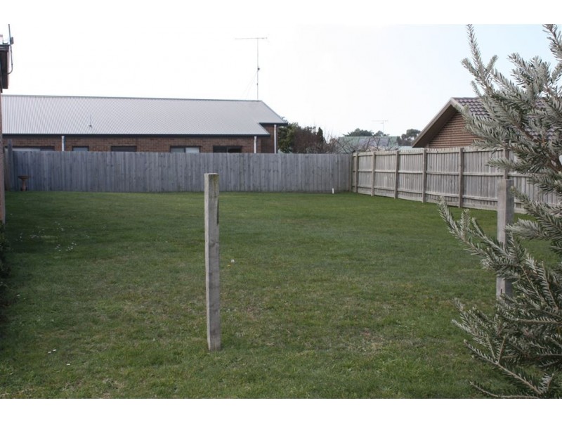 1A Banksia Place, Inverloch VIC 3996