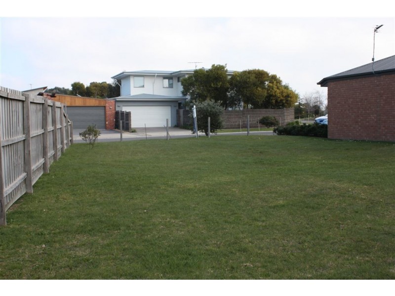 1A Banksia Place, Inverloch VIC 3996