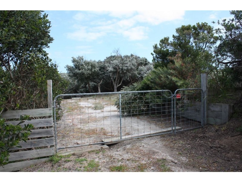 13-15 McIndoe Avenue, Venus Bay VIC 3956