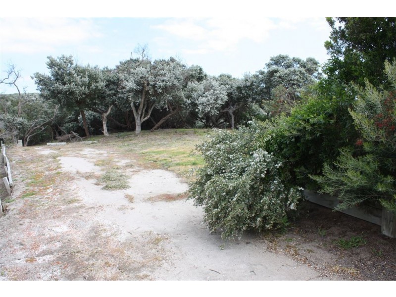 13-15 McIndoe Avenue, Venus Bay VIC 3956