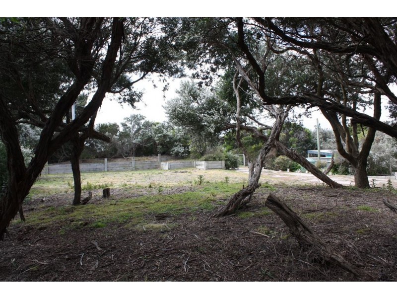 13-15 McIndoe Avenue, Venus Bay VIC 3956