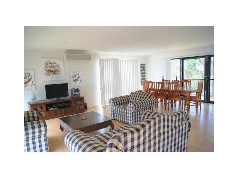 11 Hobson Place, Inverloch VIC 3996