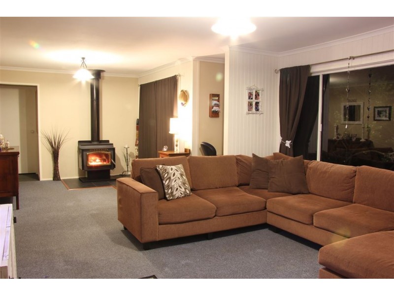 6 Railway Road, Mirboo North VIC 3871