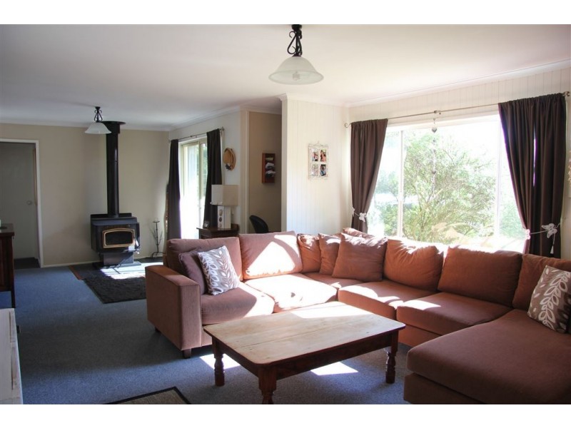 6 Railway Road, Mirboo North VIC 3871