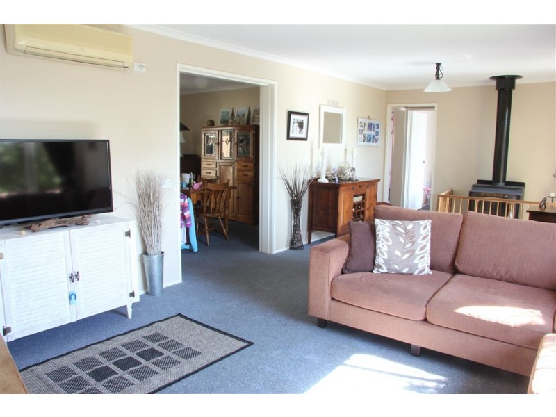 6 Railway Road, Mirboo North VIC 3871