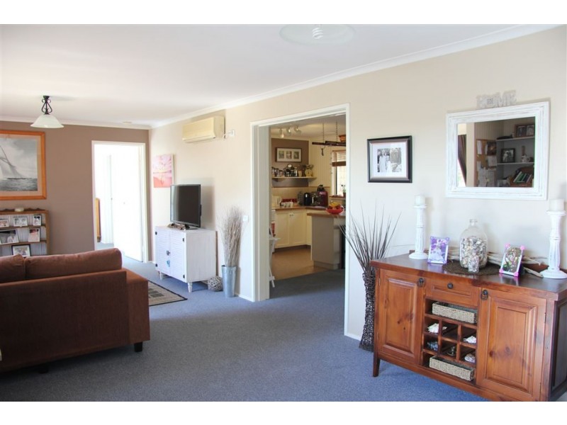 6 Railway Road, Mirboo North VIC 3871