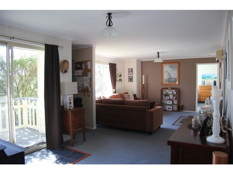 6 Railway Road, Mirboo North VIC 3871