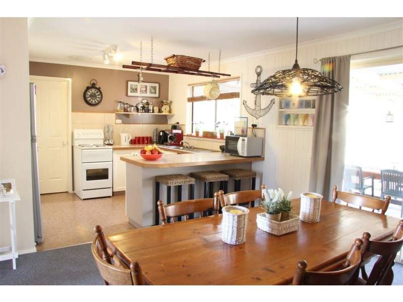 6 Railway Road, Mirboo North VIC 3871