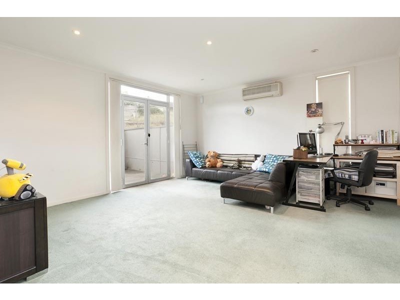 19/3 Sovereign Point Court, Doncaster VIC 3108
