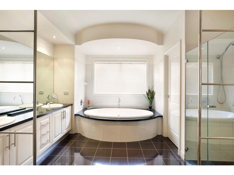 4 Winscott Grove, Ringwood North VIC 3134