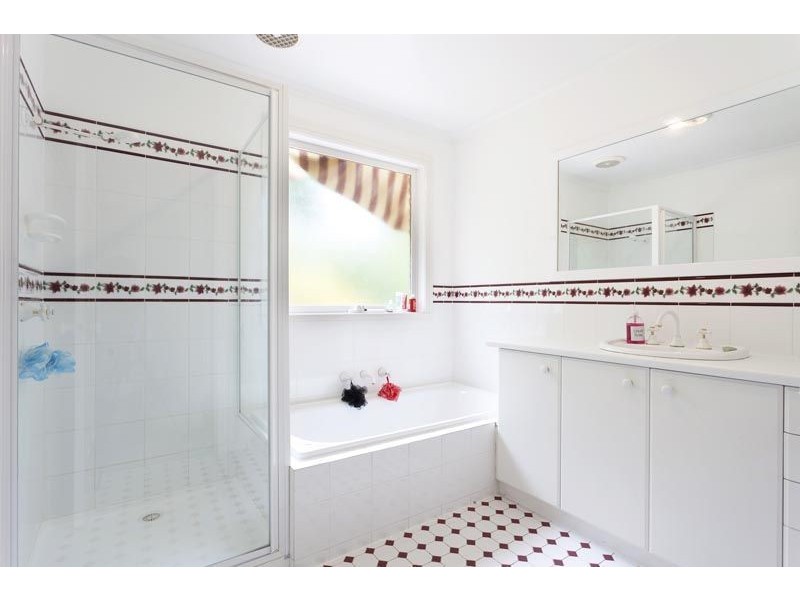 9 Kempston Court, Croydon North VIC 3136