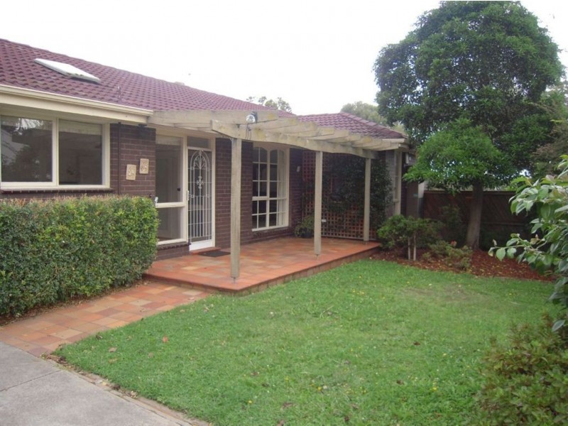 8 Grover Road, Doncaster VIC 3108