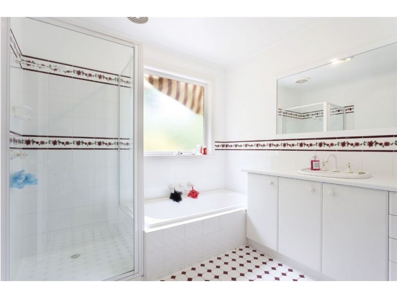 9 Kempston Court, Croydon North VIC 3136